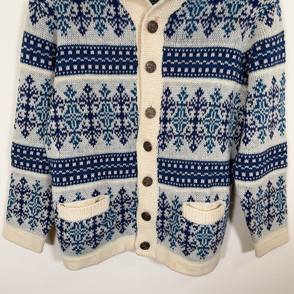 WHITE RAM | VINTAGE KNITTED VIRGIN  WOOL SNOWFLAKES SWEATER CARDIGAN - Picture 3 of 15